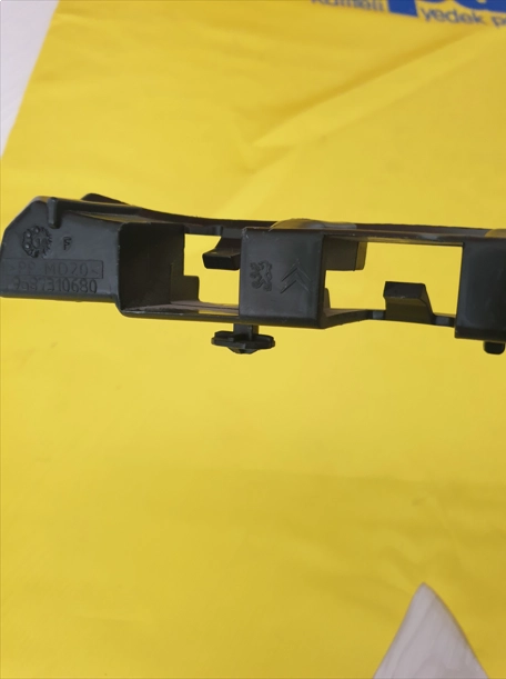 resimler/genel/citroen c4 sag ön tampon braketi sıfır orjinal  741679